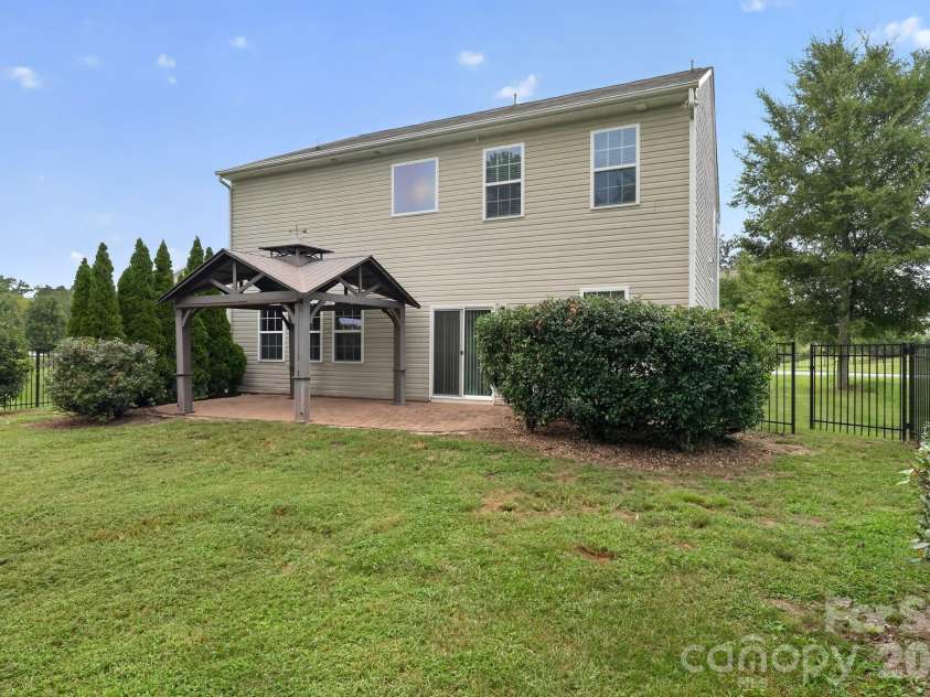 8224 Kelburn Lane, Charlotte, NC 28273.  MLS# CAR4419014, YatesRealty ID 47333. 