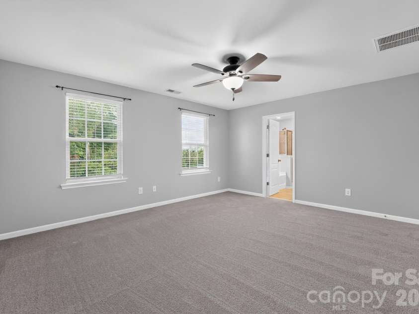 8224 Kelburn Lane, Charlotte, NC 28273.  MLS# CAR4419014, YatesRealty ID 47333. Large Primary Bedroom