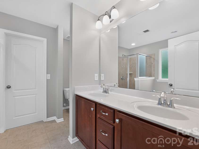8224 Kelburn Lane, Charlotte, NC 28273.  MLS# CAR4419014, YatesRealty ID 47333. Primary Bath with dual sinks