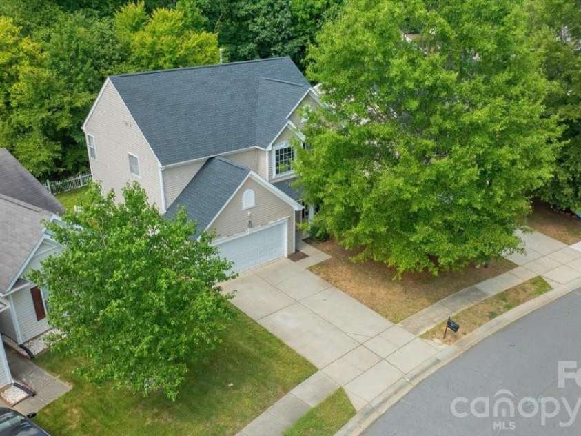 423 Mountain Quail Drive, Charlotte, NC 28216.  MLS# CAR4419011, YatesRealty ID 47334. 