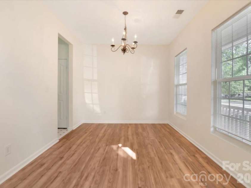 423 Mountain Quail Drive, Charlotte, NC 28216.  MLS# CAR4419011, YatesRealty ID 47334. 
