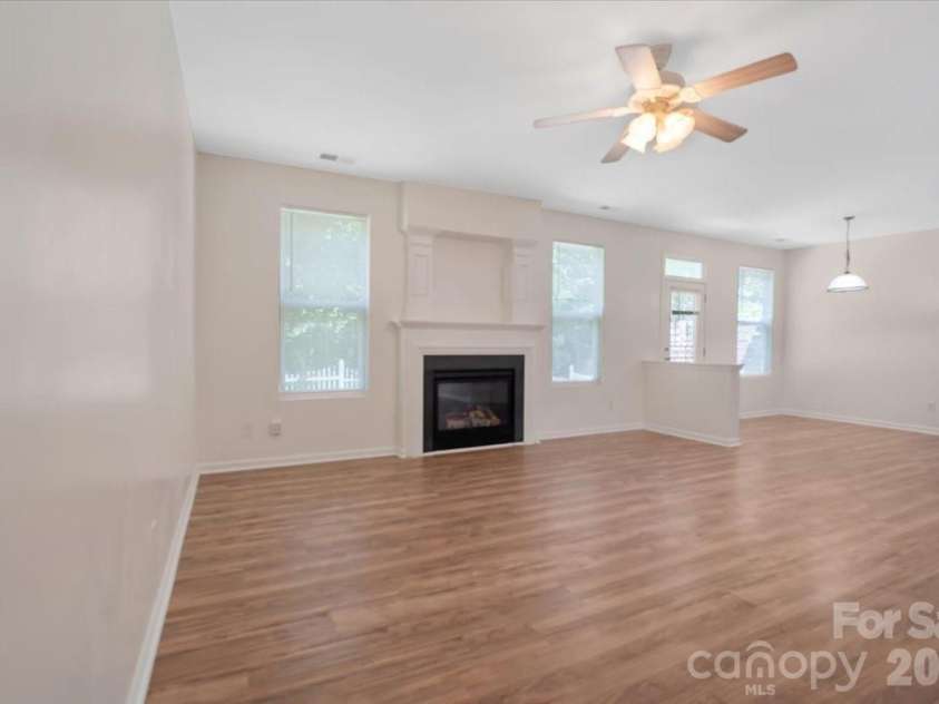 423 Mountain Quail Drive, Charlotte, NC 28216.  MLS# CAR4419011, YatesRealty ID 47334. 
