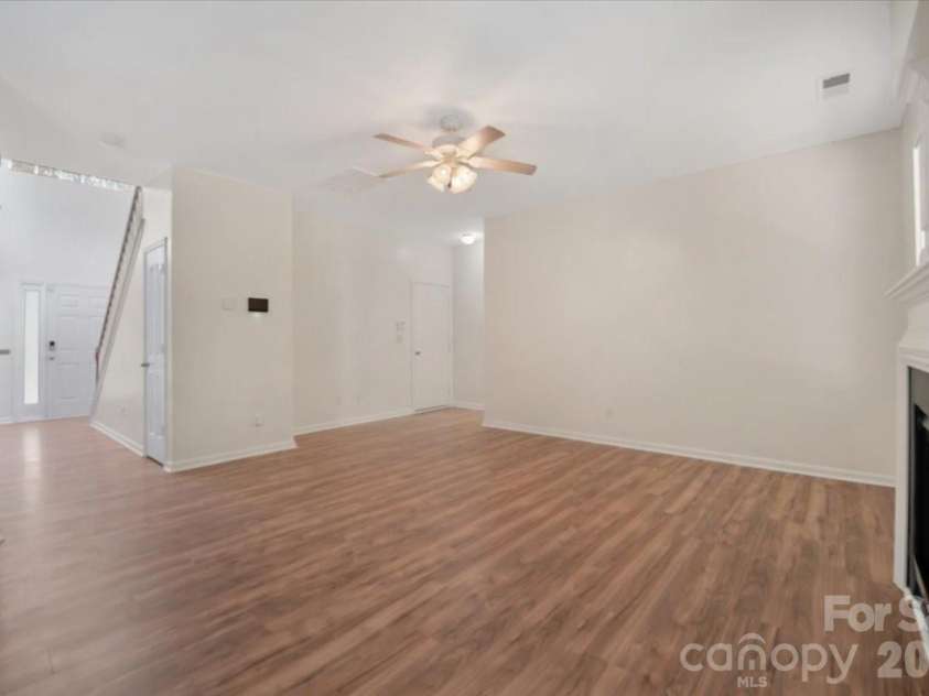423 Mountain Quail Drive, Charlotte, NC 28216.  MLS# CAR4419011, YatesRealty ID 47334. 