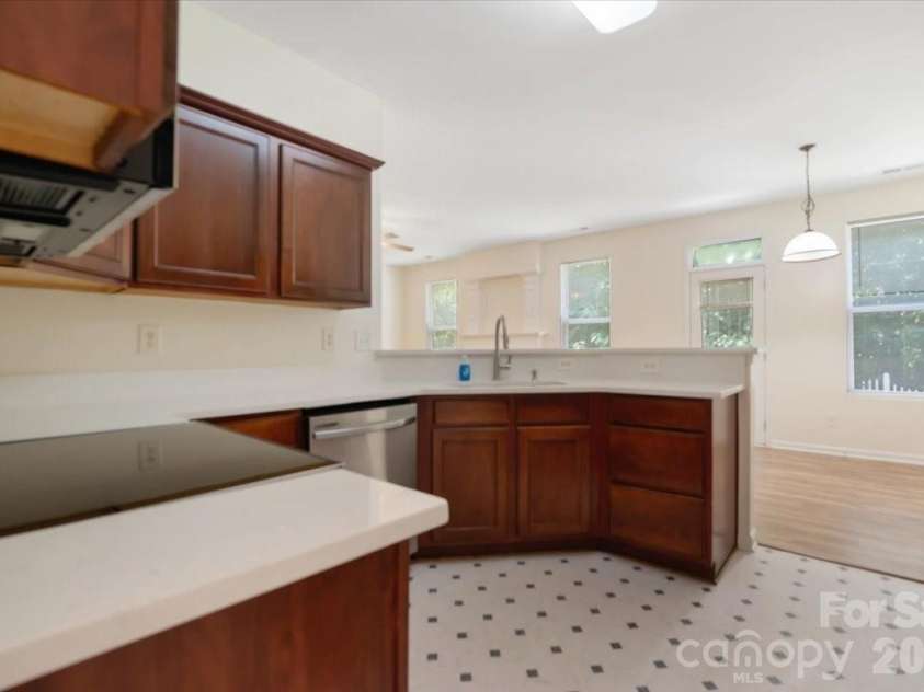 423 Mountain Quail Drive, Charlotte, NC 28216.  MLS# CAR4419011, YatesRealty ID 47334. 