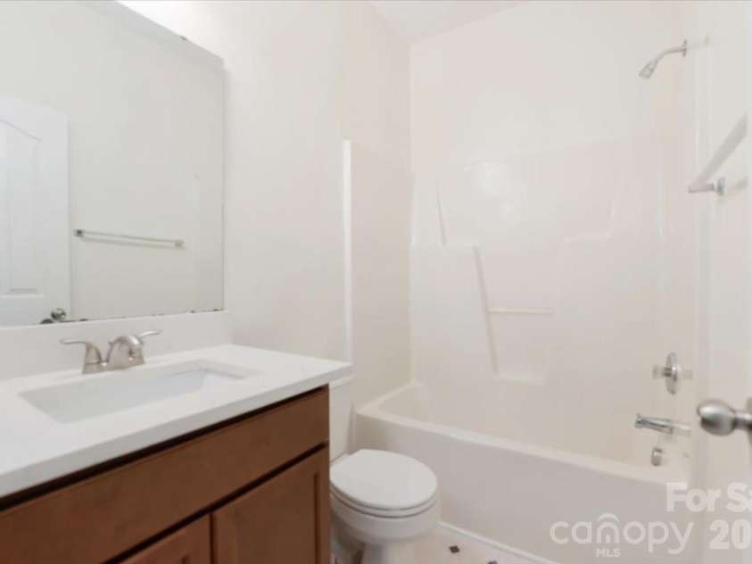 423 Mountain Quail Drive, Charlotte, NC 28216.  MLS# CAR4419011, YatesRealty ID 47334. 