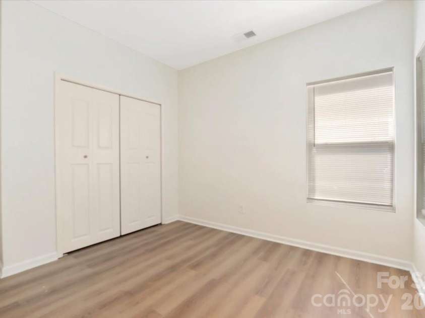 423 Mountain Quail Drive, Charlotte, NC 28216.  MLS# CAR4419011, YatesRealty ID 47334. 