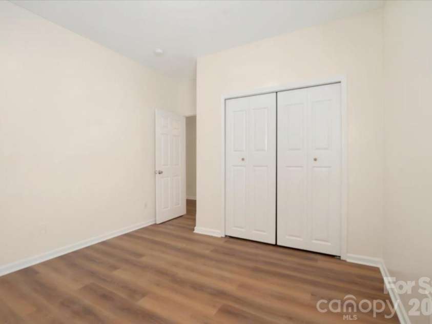 423 Mountain Quail Drive, Charlotte, NC 28216.  MLS# CAR4419011, YatesRealty ID 47334. 