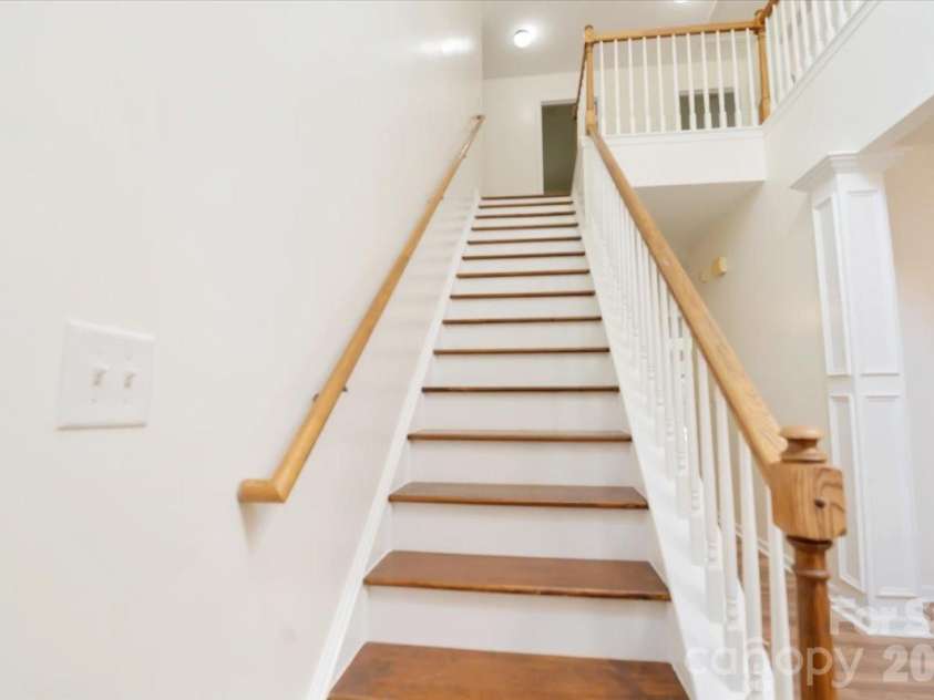 423 Mountain Quail Drive, Charlotte, NC 28216.  MLS# CAR4419011, YatesRealty ID 47334. 