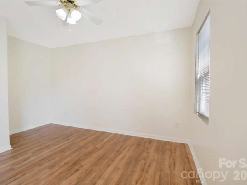 423 Mountain Quail Drive, Charlotte, NC 28216.  MLS# CAR4419011, YatesRealty ID 47334. 