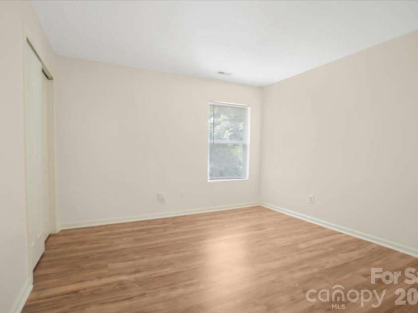 423 Mountain Quail Drive, Charlotte, NC 28216.  MLS# CAR4419011, YatesRealty ID 47334. 