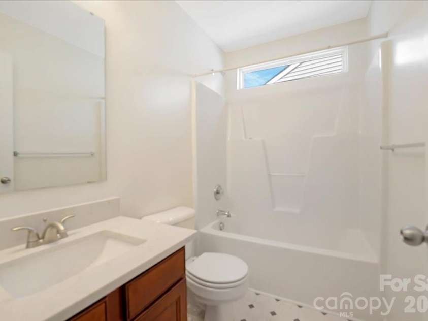 423 Mountain Quail Drive, Charlotte, NC 28216.  MLS# CAR4419011, YatesRealty ID 47334. 