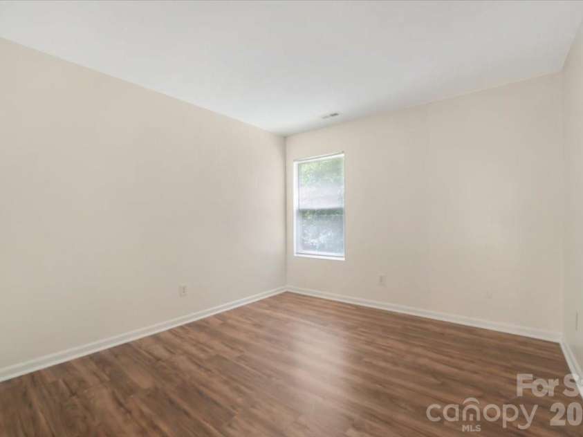 423 Mountain Quail Drive, Charlotte, NC 28216.  MLS# CAR4419011, YatesRealty ID 47334. 