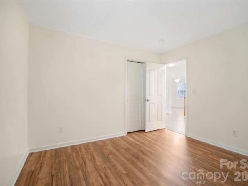 423 Mountain Quail Drive, Charlotte, NC 28216.  MLS# CAR4419011, YatesRealty ID 47334. 