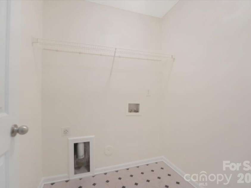 423 Mountain Quail Drive, Charlotte, NC 28216.  MLS# CAR4419011, YatesRealty ID 47334. 