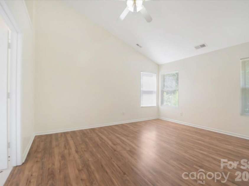 423 Mountain Quail Drive, Charlotte, NC 28216.  MLS# CAR4419011, YatesRealty ID 47334. 