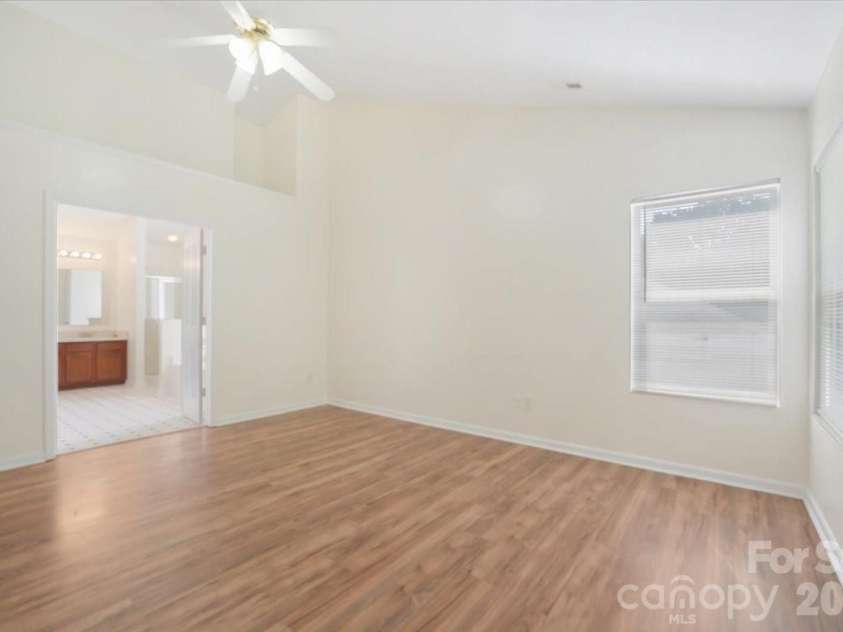 423 Mountain Quail Drive, Charlotte, NC 28216.  MLS# CAR4419011, YatesRealty ID 47334. 