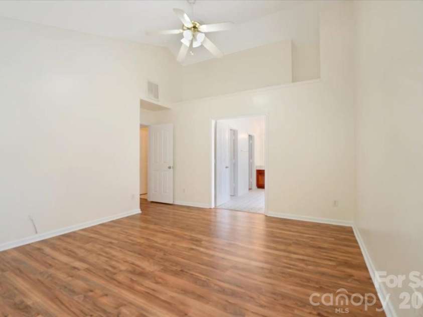 423 Mountain Quail Drive, Charlotte, NC 28216.  MLS# CAR4419011, YatesRealty ID 47334. 