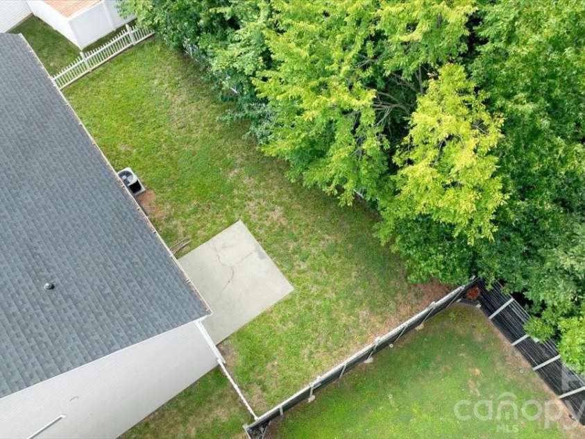423 Mountain Quail Drive, Charlotte, NC 28216.  MLS# CAR4419011, YatesRealty ID 47334. 