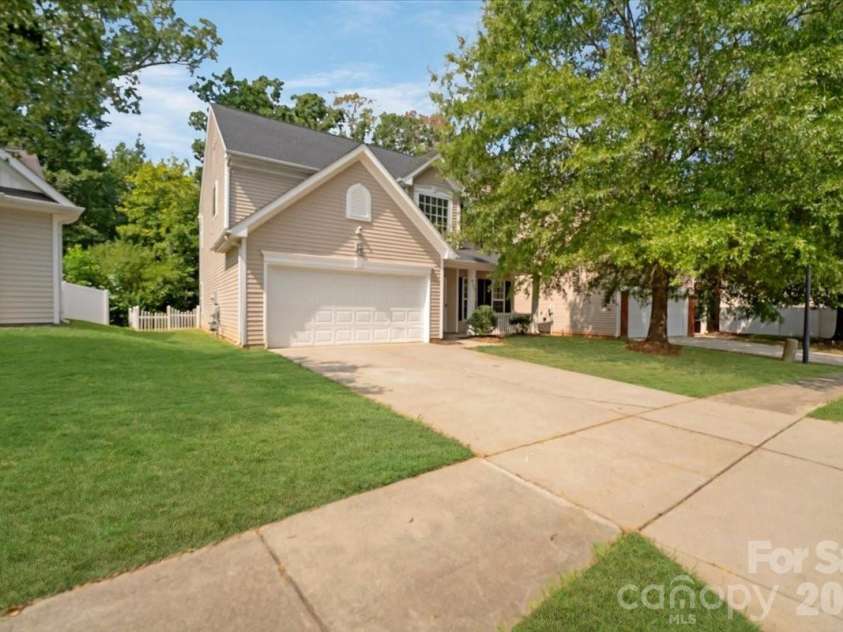 423 Mountain Quail Drive, Charlotte, NC 28216.  MLS# CAR4419011, YatesRealty ID 47334. Digitally Enhanced Lawn