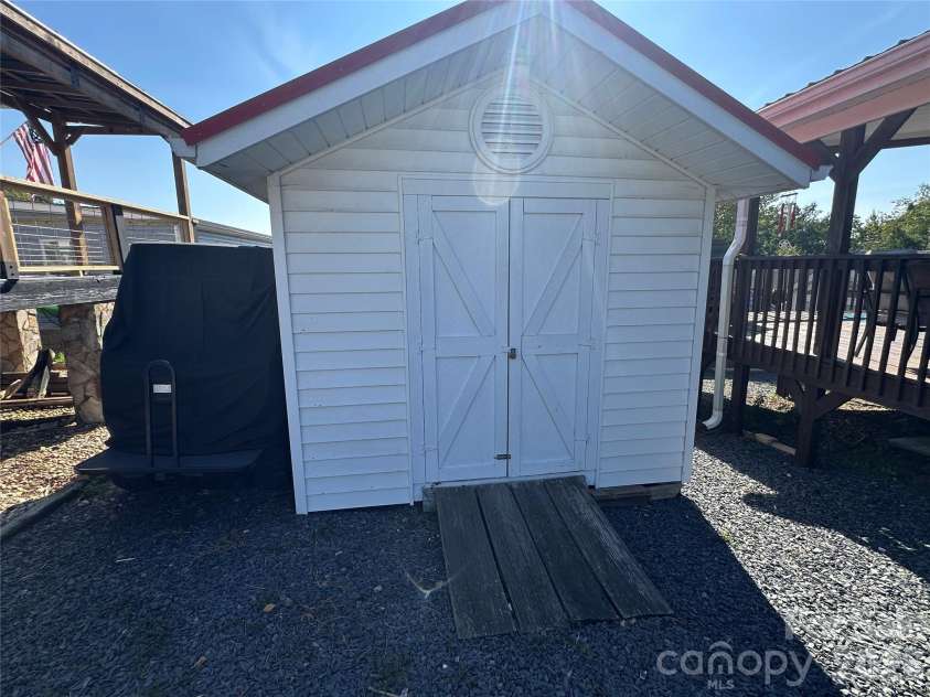 331 Mount View Lane, New London, NC 28127.  MLS# CAR4413505, YatesRealty ID 47337. 