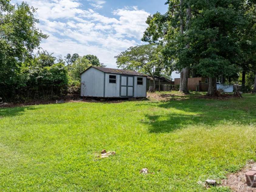 178 Trailwood Drive, Forest City, NC 28043.  MLS# CAR4417295, YatesRealty ID 47338. 