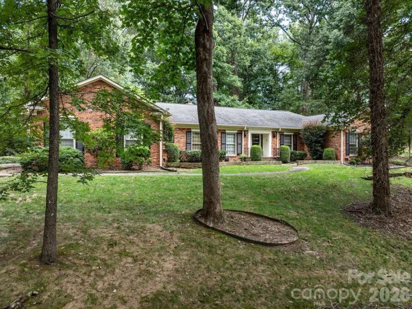 4223 Denbigh Drive, Charlotte, NC 28226.  MLS# CAR4417826, YatesRealty ID 47339. 