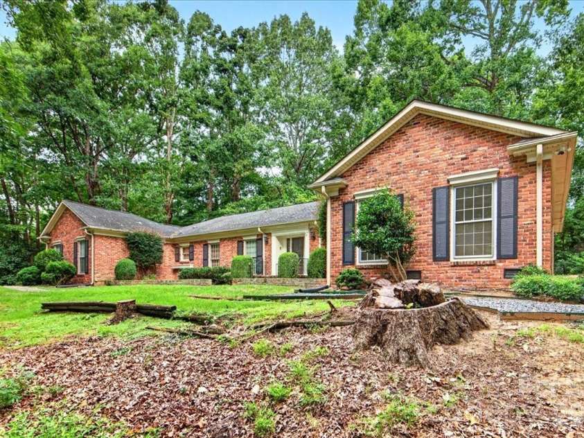 4223 Denbigh Drive, Charlotte, NC 28226.  MLS# CAR4417826, YatesRealty ID 47339. 