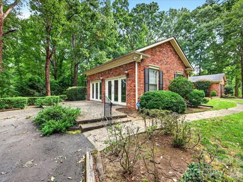 4223 Denbigh Drive, Charlotte, NC 28226.  MLS# CAR4417826, YatesRealty ID 47339. 