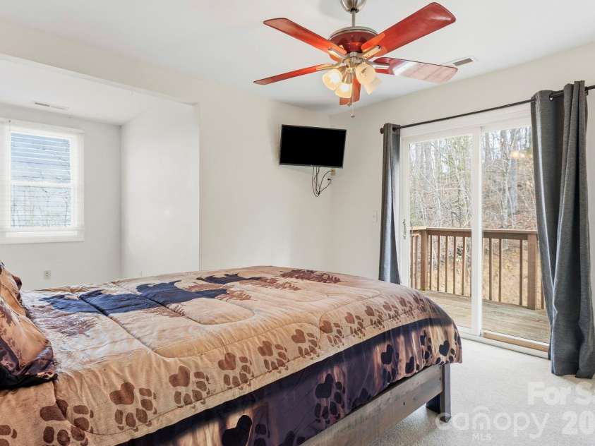 11 Roberts Drive, Swannanoa, NC 28778.  MLS# CAR4352970, YatesRealty ID 4734. 2nd level bedroom #1
