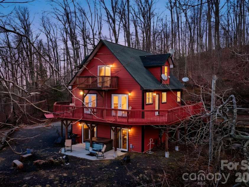 11 Roberts Drive, Swannanoa, NC 28778.  MLS# CAR4352970, YatesRealty ID 4734. 