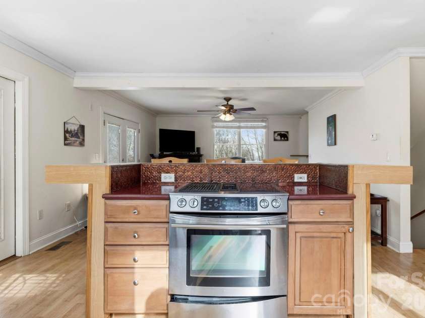 11 Roberts Drive, Swannanoa, NC 28778.  MLS# CAR4352970, YatesRealty ID 4734. 