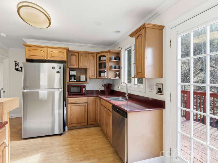 11 Roberts Drive, Swannanoa, NC 28778.  MLS# CAR4352970, YatesRealty ID 4734. 