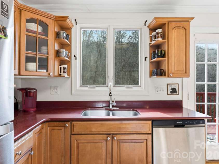 11 Roberts Drive, Swannanoa, NC 28778.  MLS# CAR4352970, YatesRealty ID 4734. 