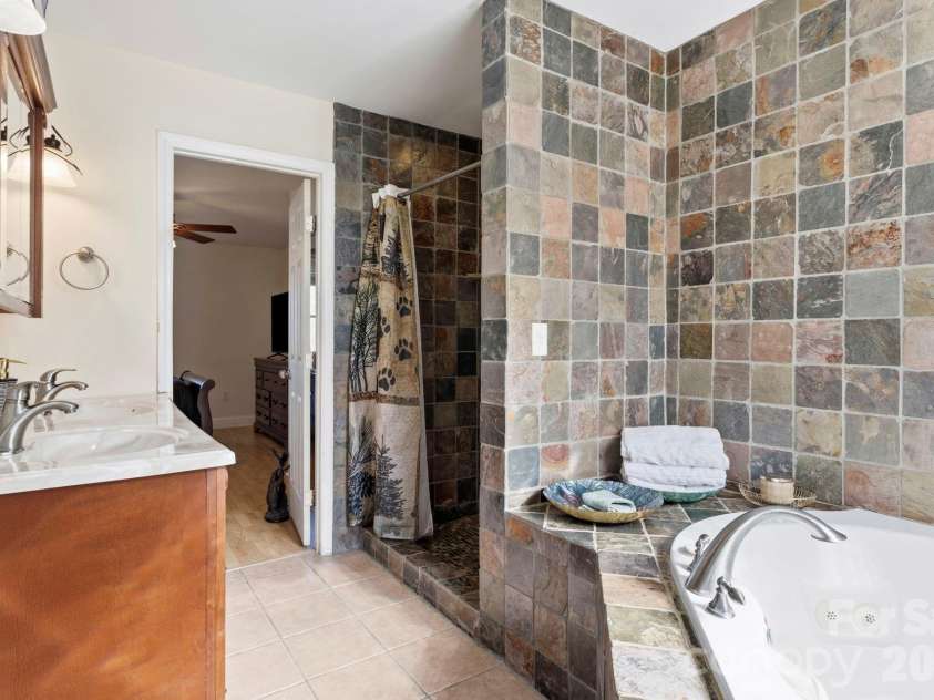 11 Roberts Drive, Swannanoa, NC 28778.  MLS# CAR4352970, YatesRealty ID 4734. 