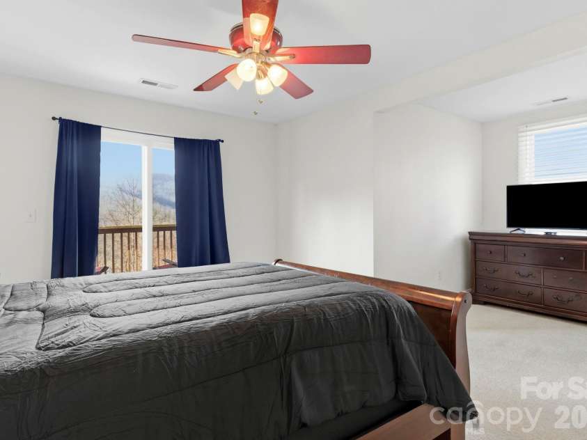 11 Roberts Drive, Swannanoa, NC 28778.  MLS# CAR4352970, YatesRealty ID 4734. 