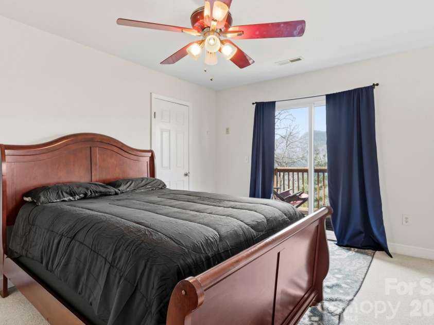 11 Roberts Drive, Swannanoa, NC 28778.  MLS# CAR4352970, YatesRealty ID 4734. 