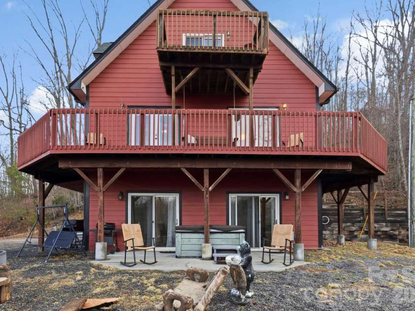 11 Roberts Drive, Swannanoa, NC 28778.  MLS# CAR4352970, YatesRealty ID 4734. 
