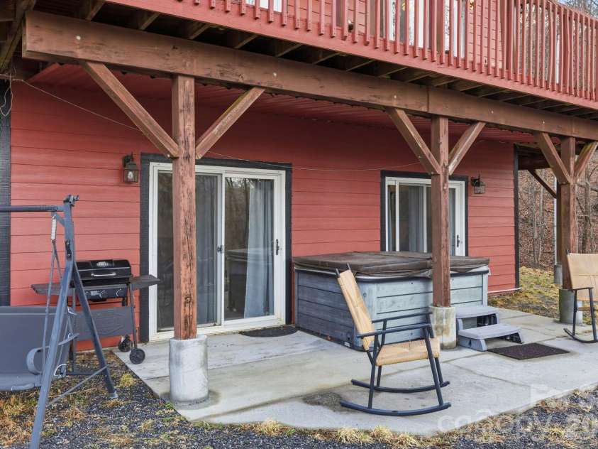 11 Roberts Drive, Swannanoa, NC 28778.  MLS# CAR4352970, YatesRealty ID 4734. 
