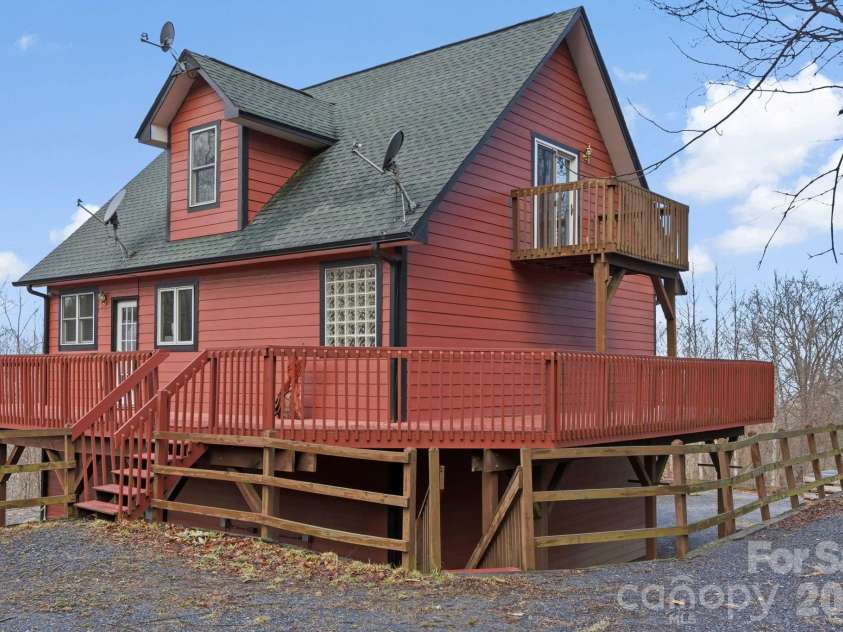 11 Roberts Drive, Swannanoa, NC 28778.  MLS# CAR4352970, YatesRealty ID 4734. 