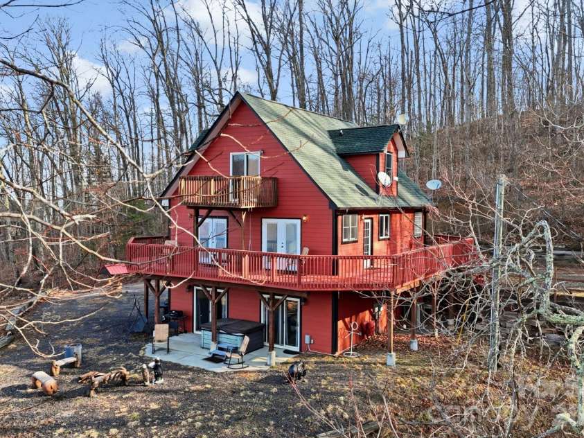 11 Roberts Drive, Swannanoa, NC 28778.  MLS# CAR4352970, YatesRealty ID 4734. 