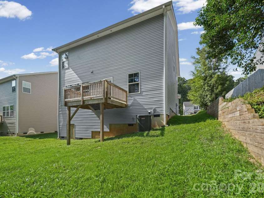 7725 Lane Drive, Charlotte, NC 28212.  MLS# CAR4395827, YatesRealty ID 47342. Backyard