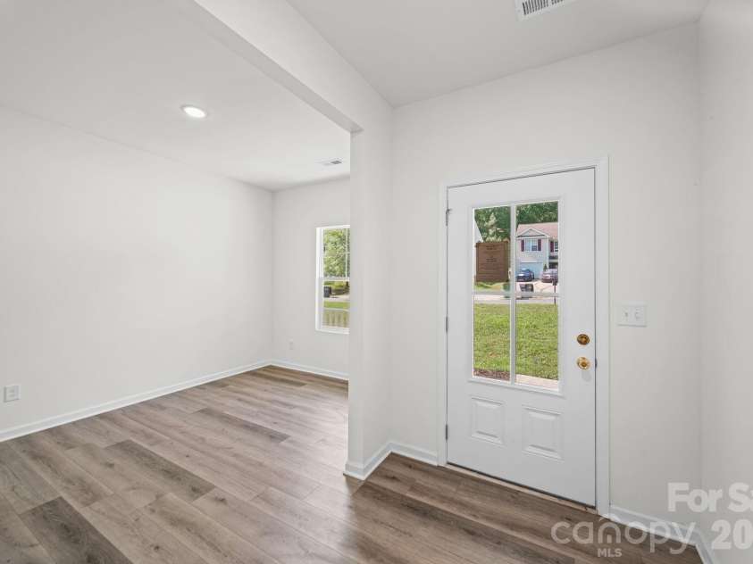 7725 Lane Drive, Charlotte, NC 28212.  MLS# CAR4395827, YatesRealty ID 47342. Foyer