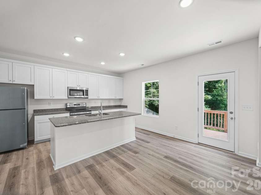 7725 Lane Drive, Charlotte, NC 28212.  MLS# CAR4395827, YatesRealty ID 47342. Kitchen