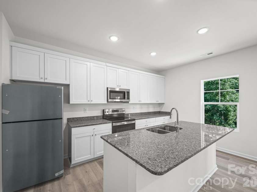 7725 Lane Drive, Charlotte, NC 28212.  MLS# CAR4395827, YatesRealty ID 47342. Kitchen