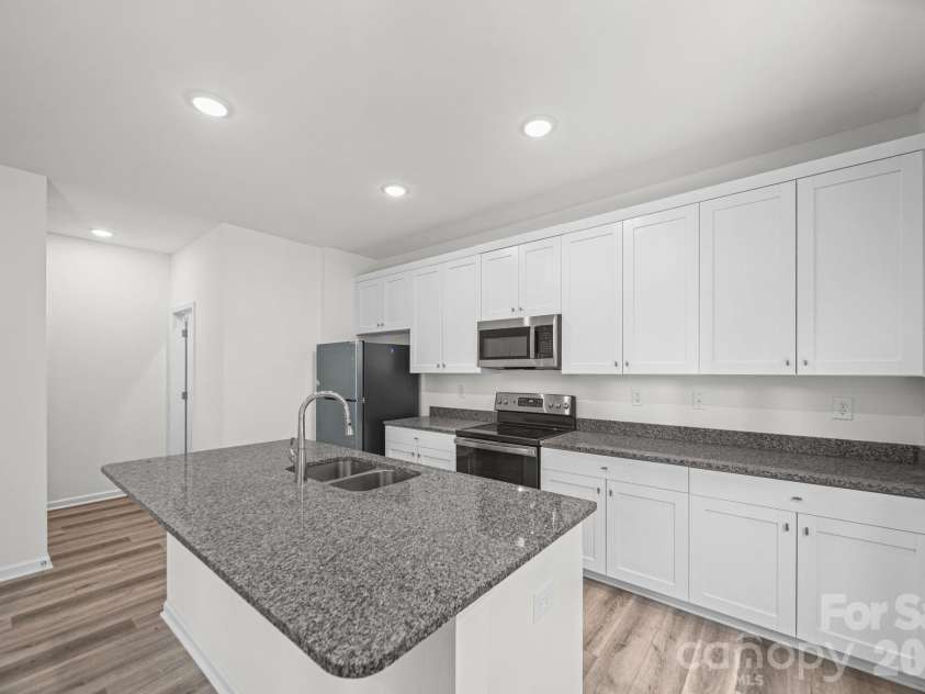 7725 Lane Drive, Charlotte, NC 28212.  MLS# CAR4395827, YatesRealty ID 47342. Kitchen