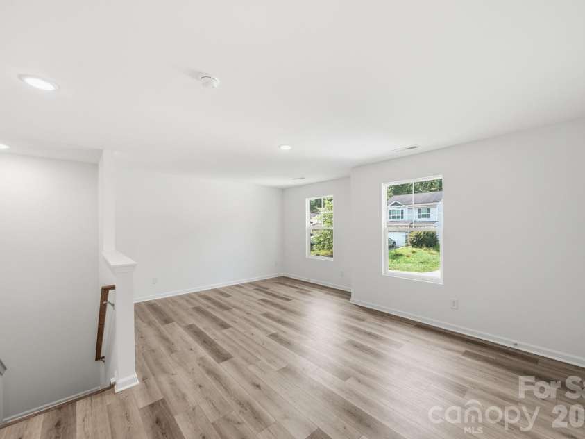 7725 Lane Drive, Charlotte, NC 28212.  MLS# CAR4395827, YatesRealty ID 47342. Loft