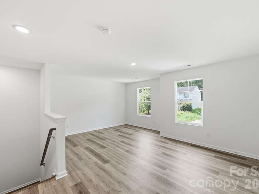 7725 Lane Drive, Charlotte, NC 28212.  MLS# CAR4395827, YatesRealty ID 47342. Loft