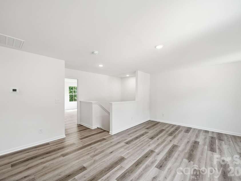 7725 Lane Drive, Charlotte, NC 28212.  MLS# CAR4395827, YatesRealty ID 47342. Loft