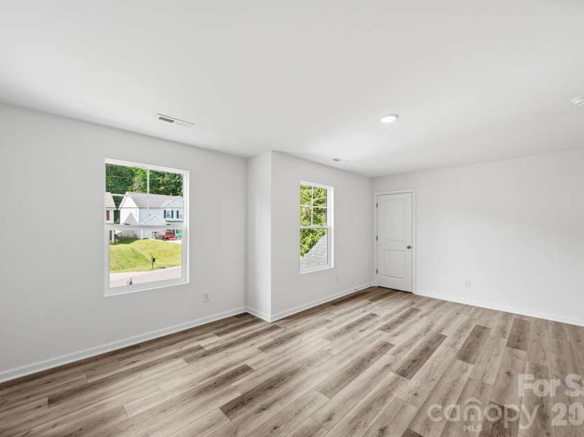 7725 Lane Drive, Charlotte, NC 28212.  MLS# CAR4395827, YatesRealty ID 47342. Loft
