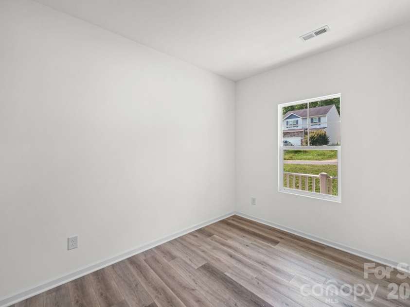 7725 Lane Drive, Charlotte, NC 28212.  MLS# CAR4395827, YatesRealty ID 47342. Study/Flex Space